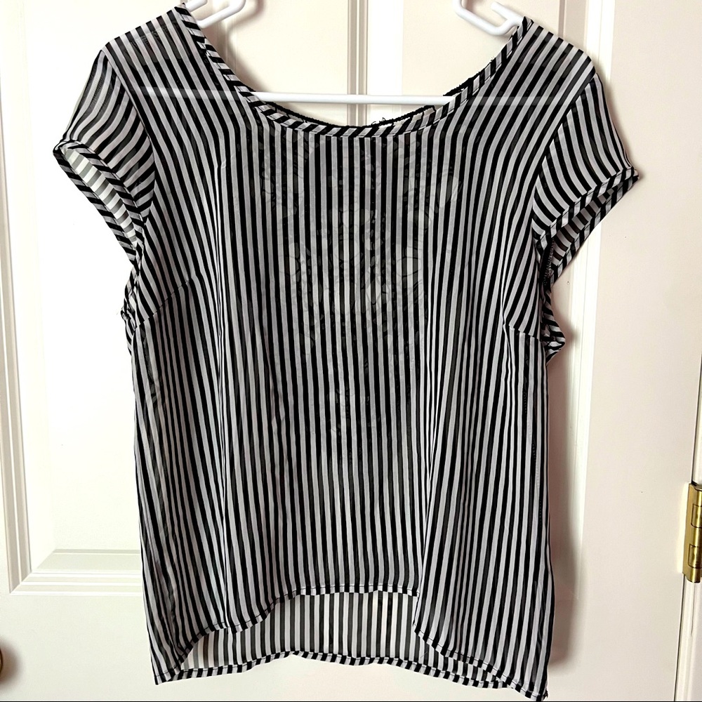 Small Laced Back Crop